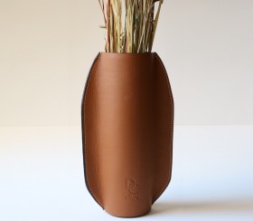 Vase colour Camel